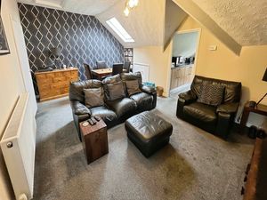 Top floor lounge- click for photo gallery